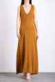 223021 Vestido largo con cuello en V