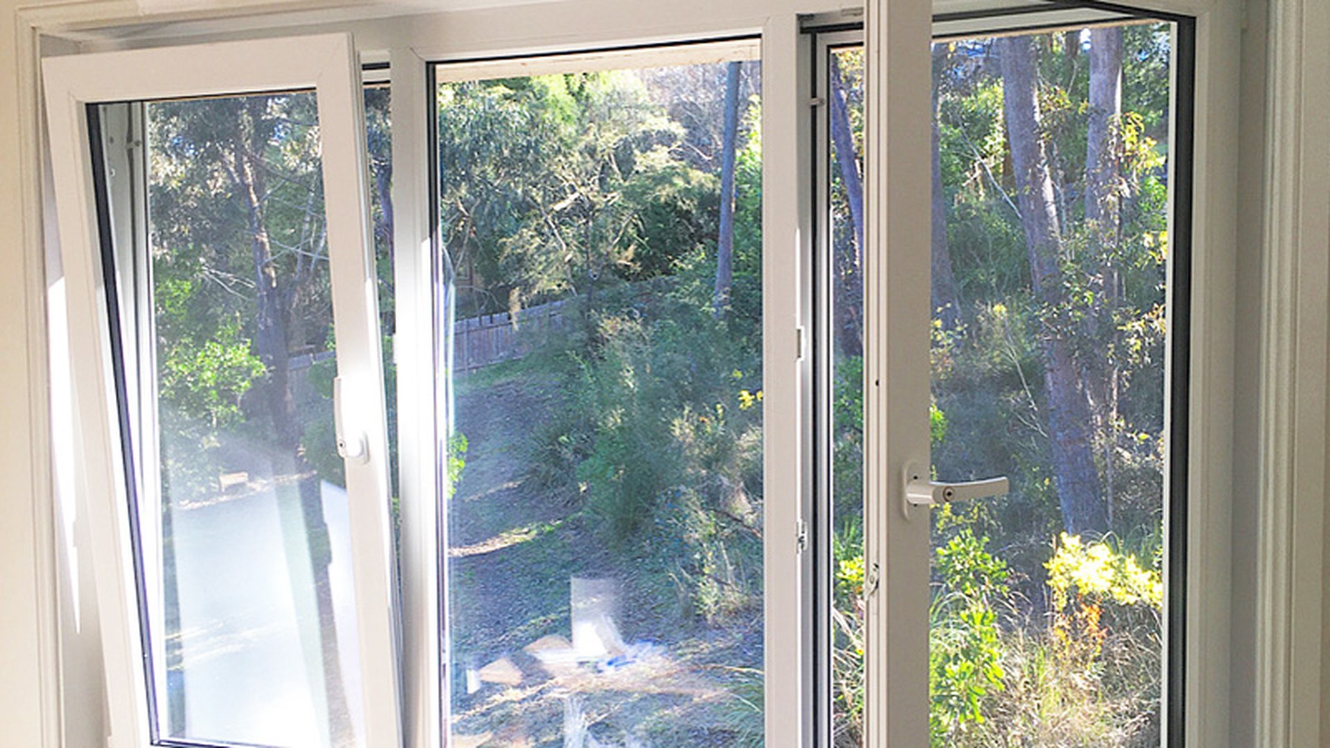 One installed unit, three states: a leaf tilted at the head on the left, a fixed light in the centre and a leaf turned fully open on the right.