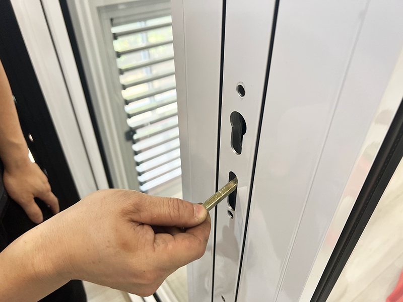 how to install a door handle step by step