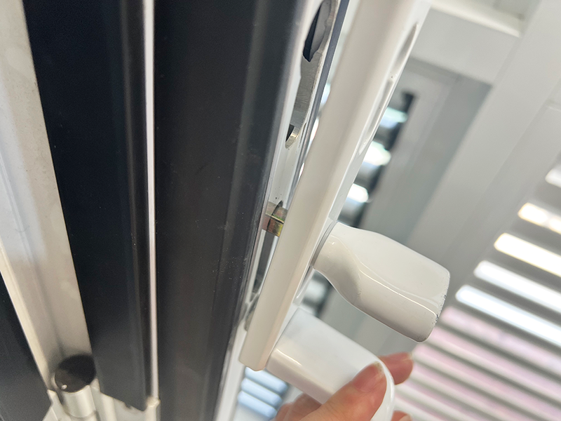 aluminium folding door