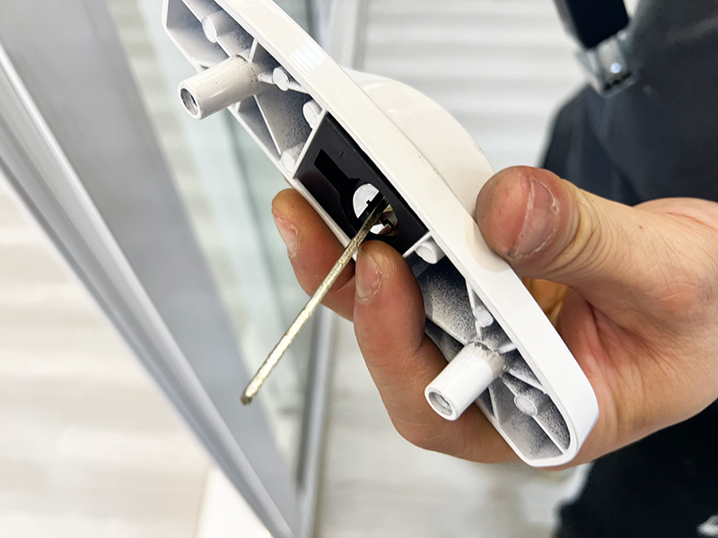 how to install a door handle step by step