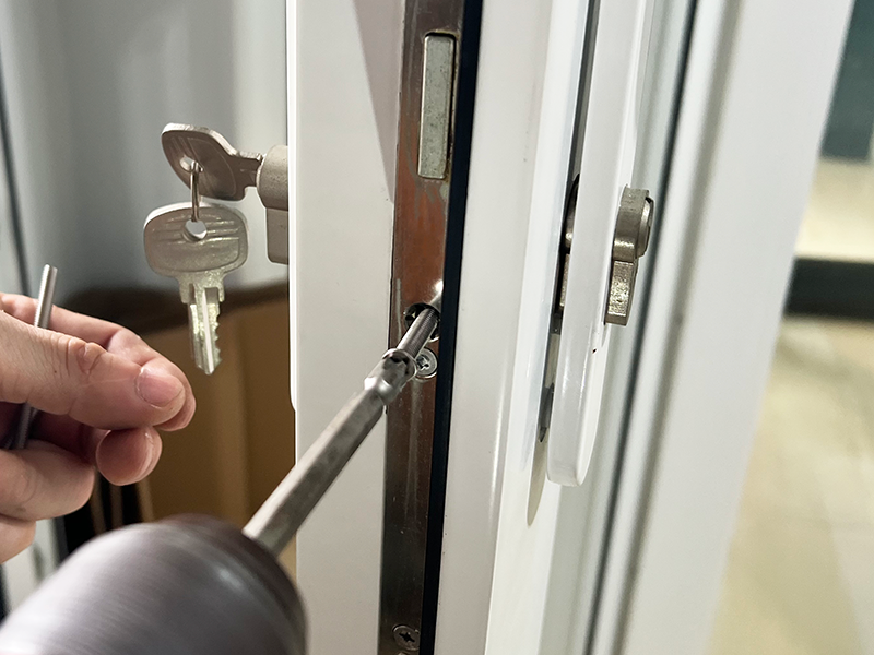 door lock handle installation
