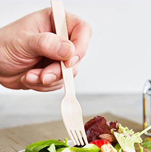 Wooden Cutlery vs Plastic Cutlery: Why You Should Change