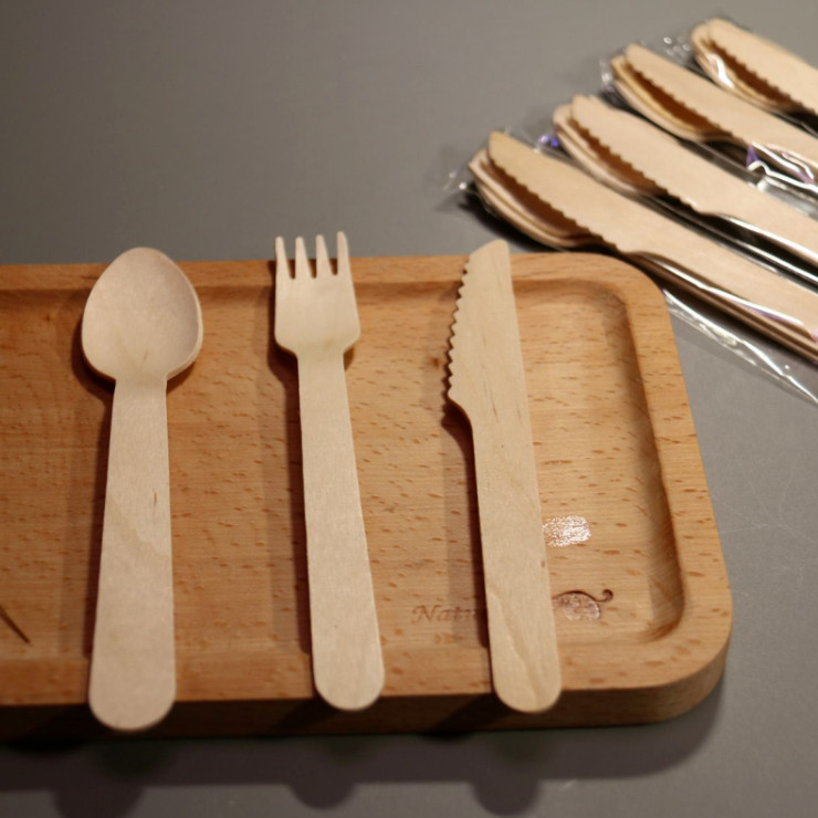 The Use of Disposable Wooden Tableware in Daily Life