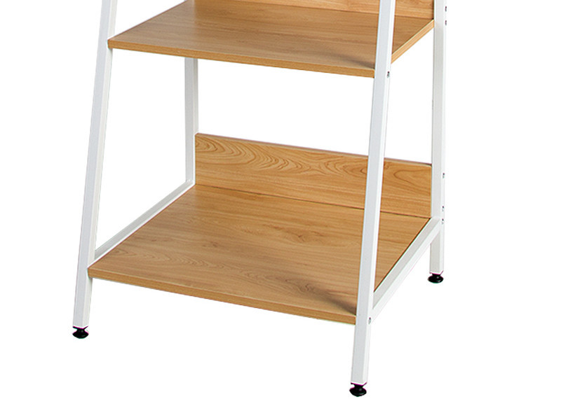 legs of ladder shelf 