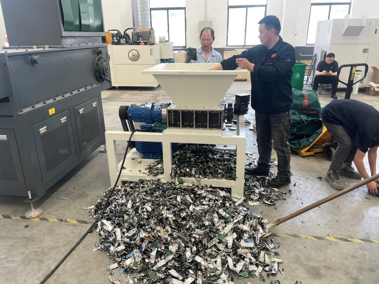 E-Waste Shredding Test By SUPU SPT400 Industrial Two Shaft Shredder