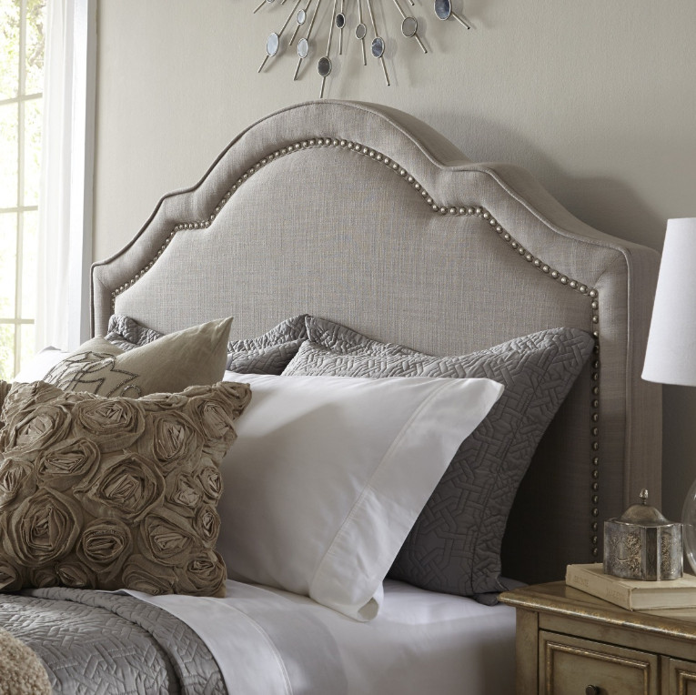 Les têtes de lit en tissu sont la nouvelle tendance