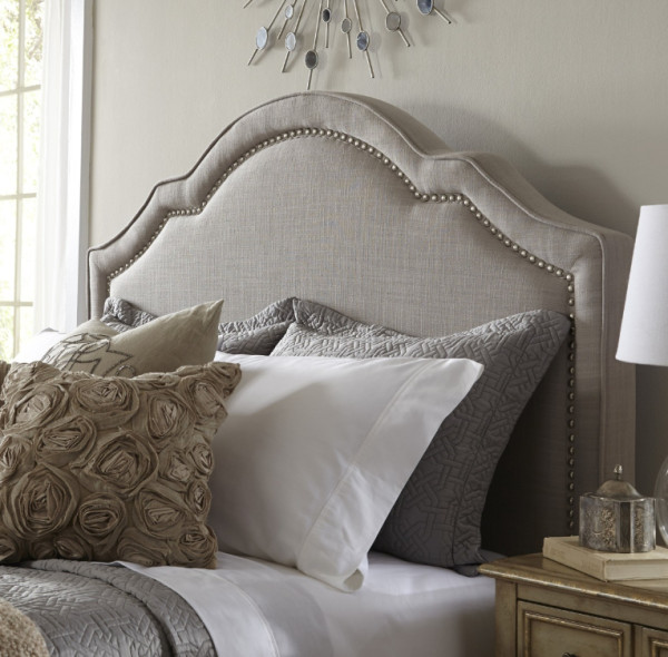 Les têtes de lit en tissu sont la nouvelle tendance