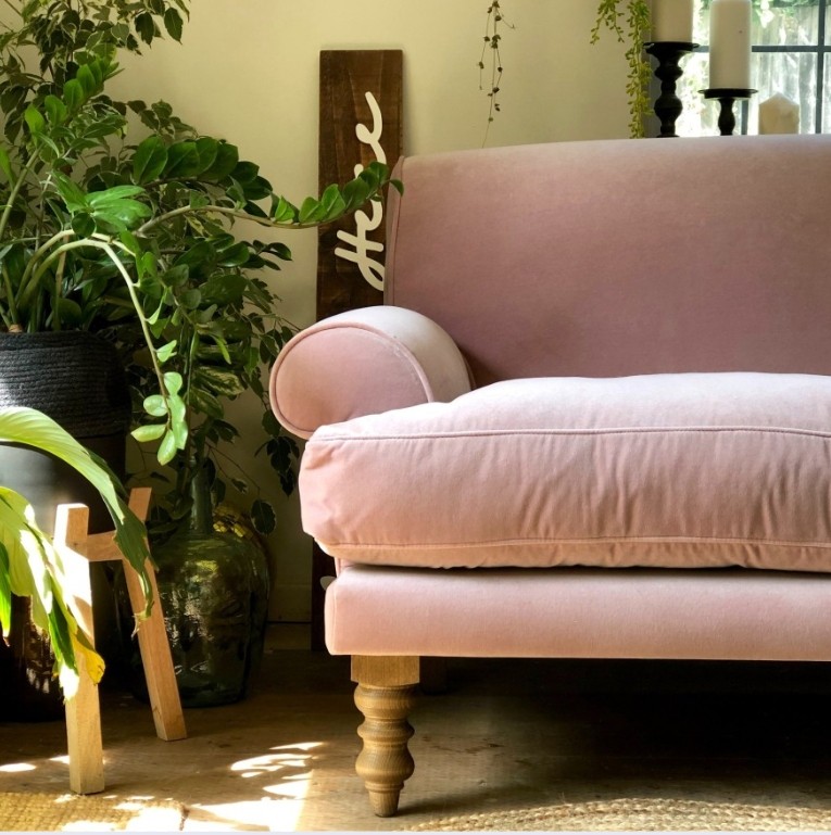 5 Reasons Why You Need a Velvet Sofa in Your Home