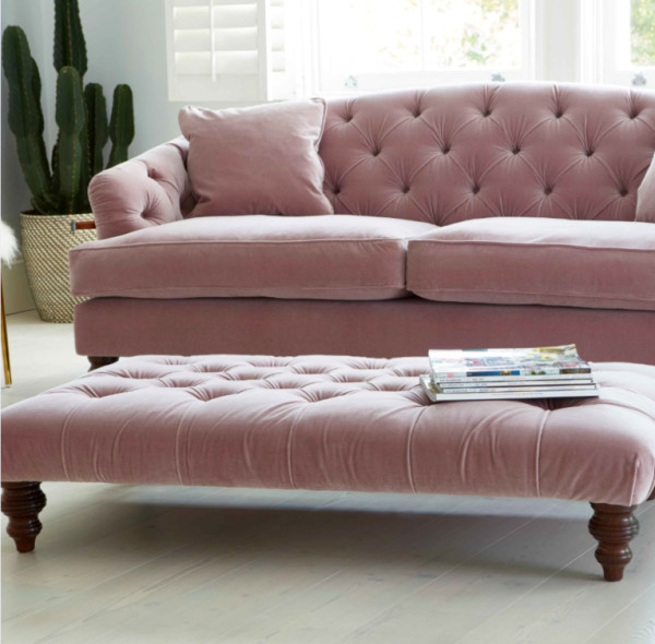 Les 7 meilleurs conseils pour nettoyer les canapés en velours