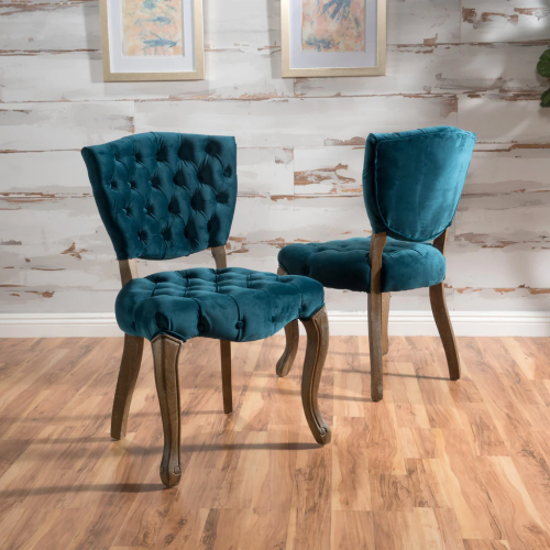 Comment décorer avec de luxueuses chaises de salle à manger en velours