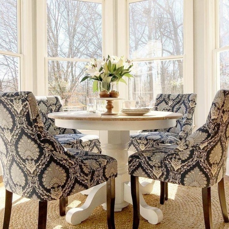 Back to the Essence: The Eternal Charm of Simple Fabric Dining Chairs