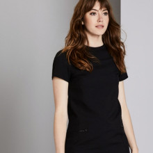 Modern Minimalism: Clean Lines and Simple Silhouettes Define Women's Dressing Trends