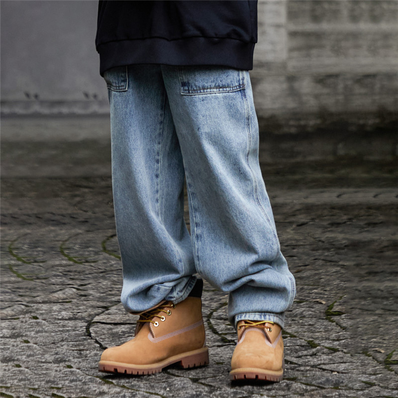 Maßgeschneiderte Herren-Jeans mit weitem Bein