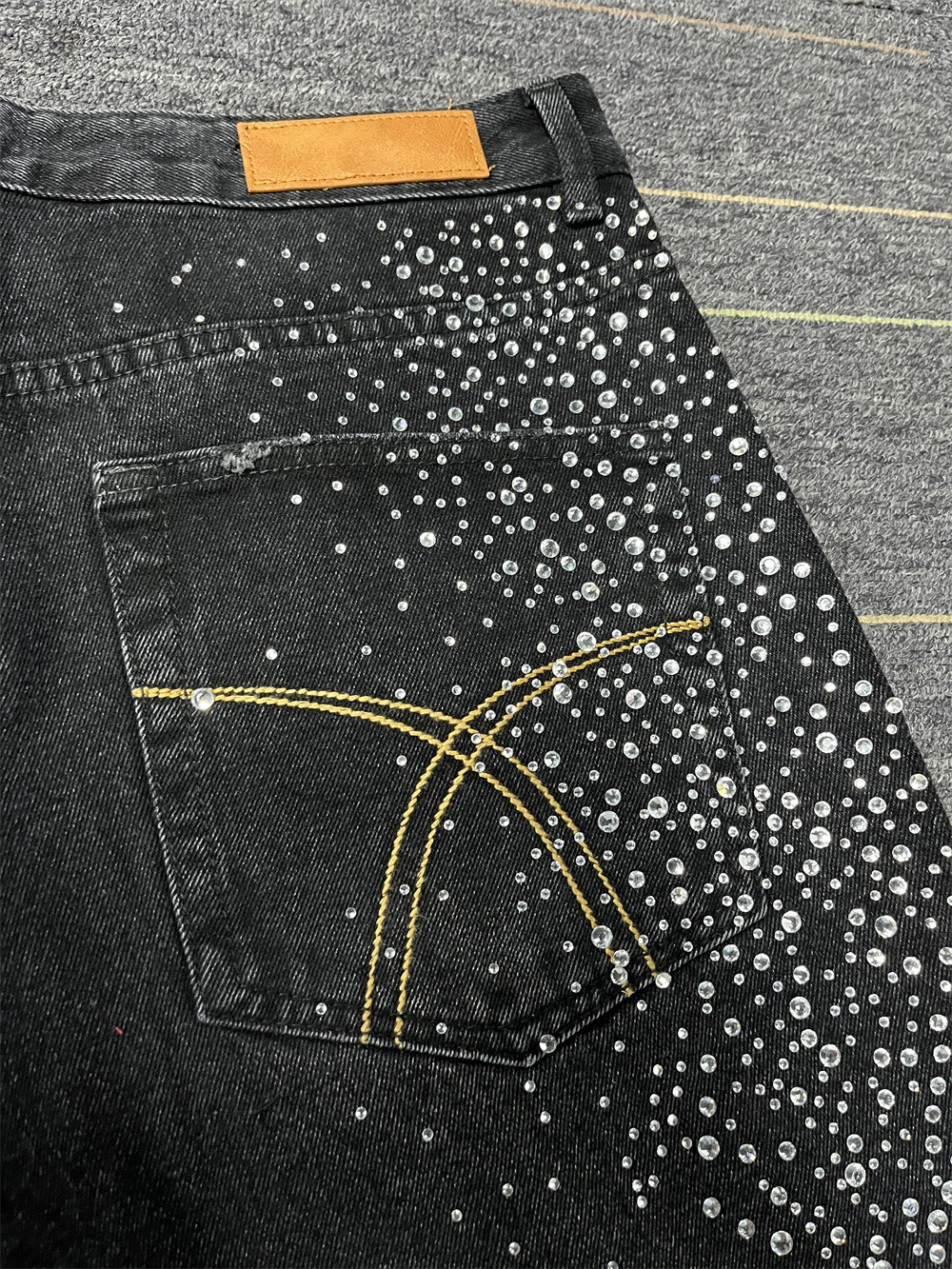 Vaqueros holgados con diamantes de imitación para hombre