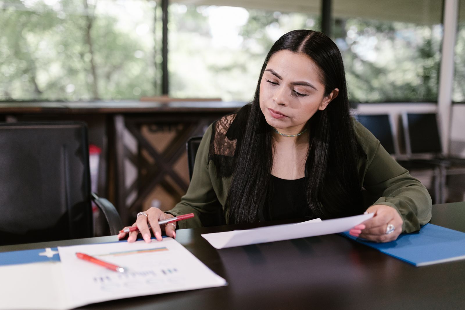 A certificate document under review — verify the issuer, scope and model before trusting it.