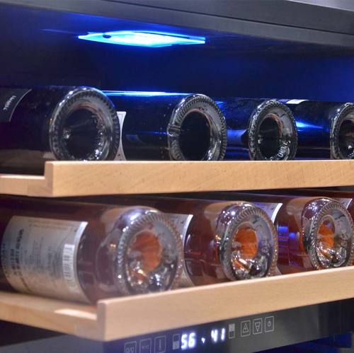 Venta al por mayor, refrigerador de vino de vidrio de doble temperatura de 24 pulgadas, gabinete de vino refrigerado de enfriamiento rápido ZS-B150 con madera de haya