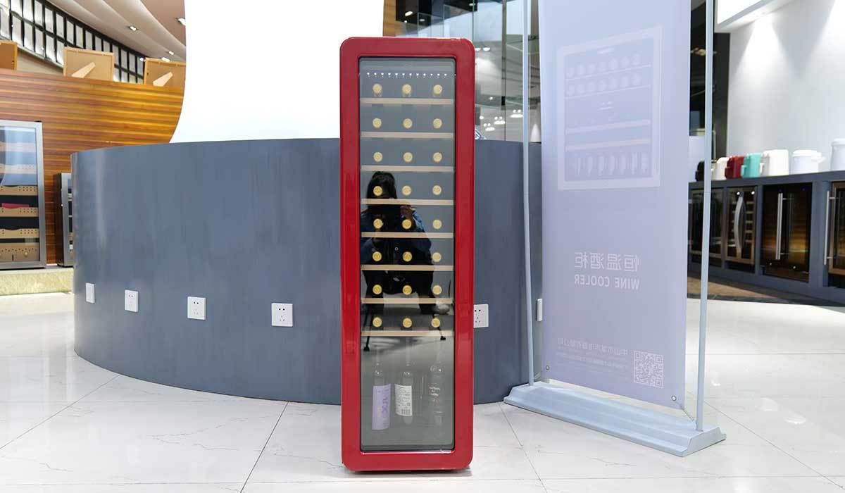 90L single zone wine fridge