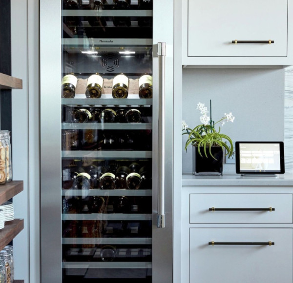 O que é um refrigerador de vinho independente?