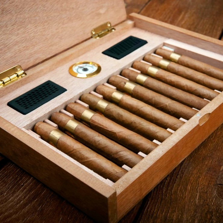 How to Prepare a Cigar Humidors?