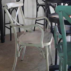 Chaise en métal de style industriel de meubles de café-restaurant avec le restaurant dinant le fauteuil d'accoudoir