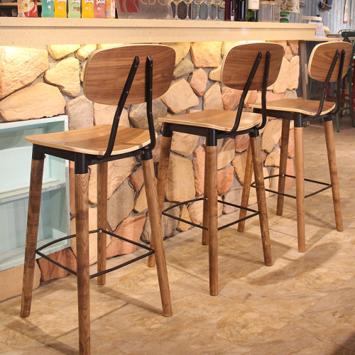 أثاث البار الخشبي كراسي بار من الخشب الصلب مطعم داخلي وكراسي بار عالية