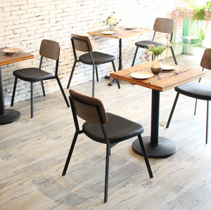 Chaise de salle à manger arrière en bois de siège d'unité centrale de cadre en métal de chaise de terrasse pour le restaurant et le café d'intérieur