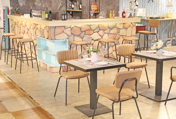 Restaurant dining furniture set