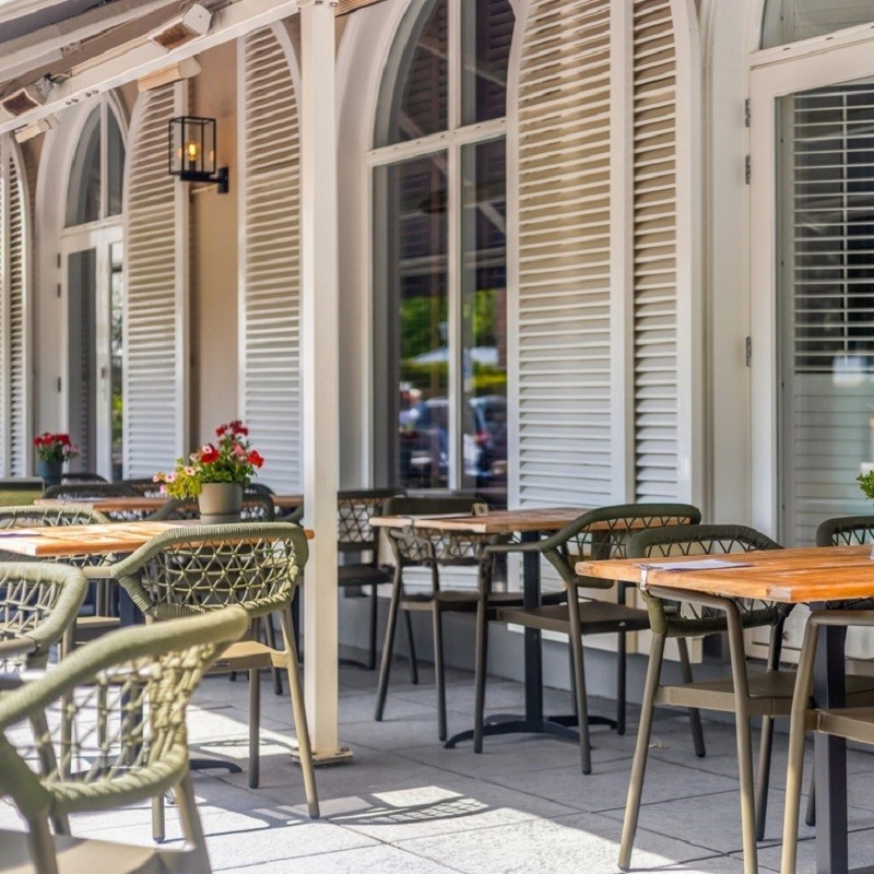 Why Do Outdoor Restaurants Prefer To Use Woven Rope Chairs?