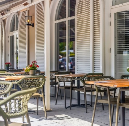 Why Do Outdoor Restaurants Prefer To Use Woven Rope Chairs?