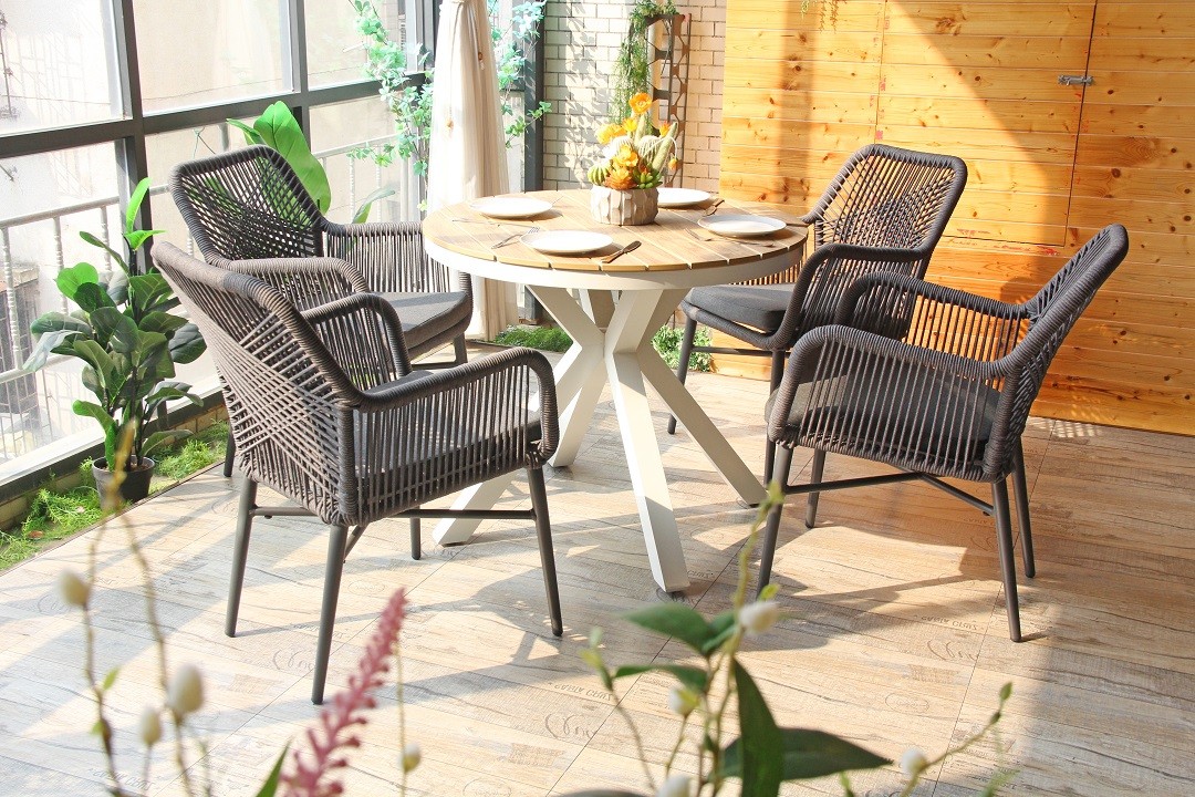 Garden Tables And Chairs