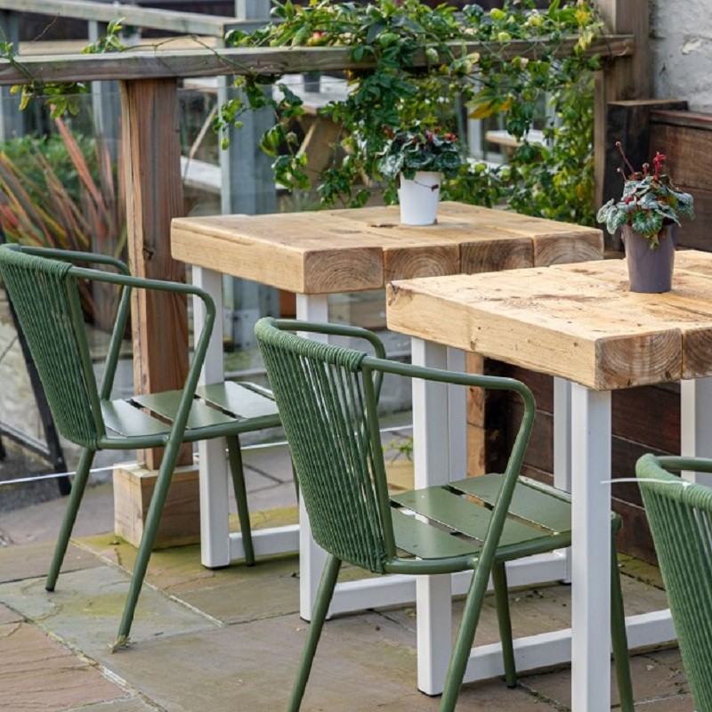 How To Choose The Right Commercial Outdoor Furniture For Your Venue?