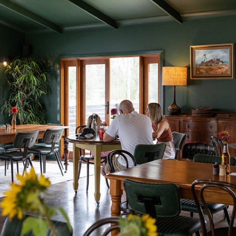 How To Choose Suitable Leather Dining Chairs For Restaurants?