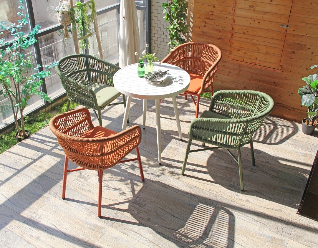 Aluminum round outdoor table
