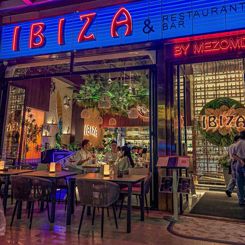 Woven Rope Dining Chairs And Customized Dining Tables For IBIZA Restaurant & Bar