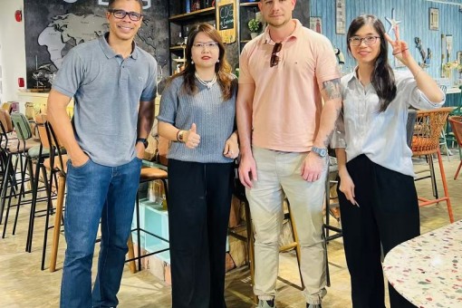 During The 138th Canton Fair, CDG Furniture Received A Steady Stream Of Customers