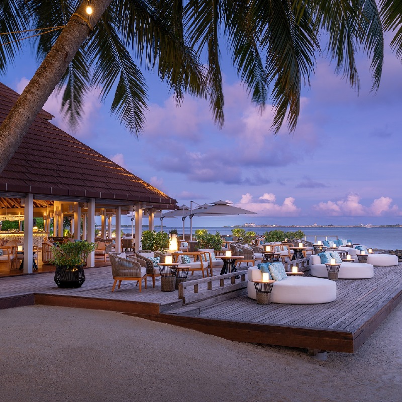 Resort outdoor dining case