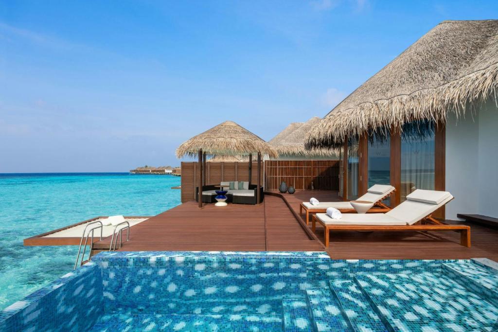 Outdoor & Patio Furniture For Luxury Resorts & Beach Hotels