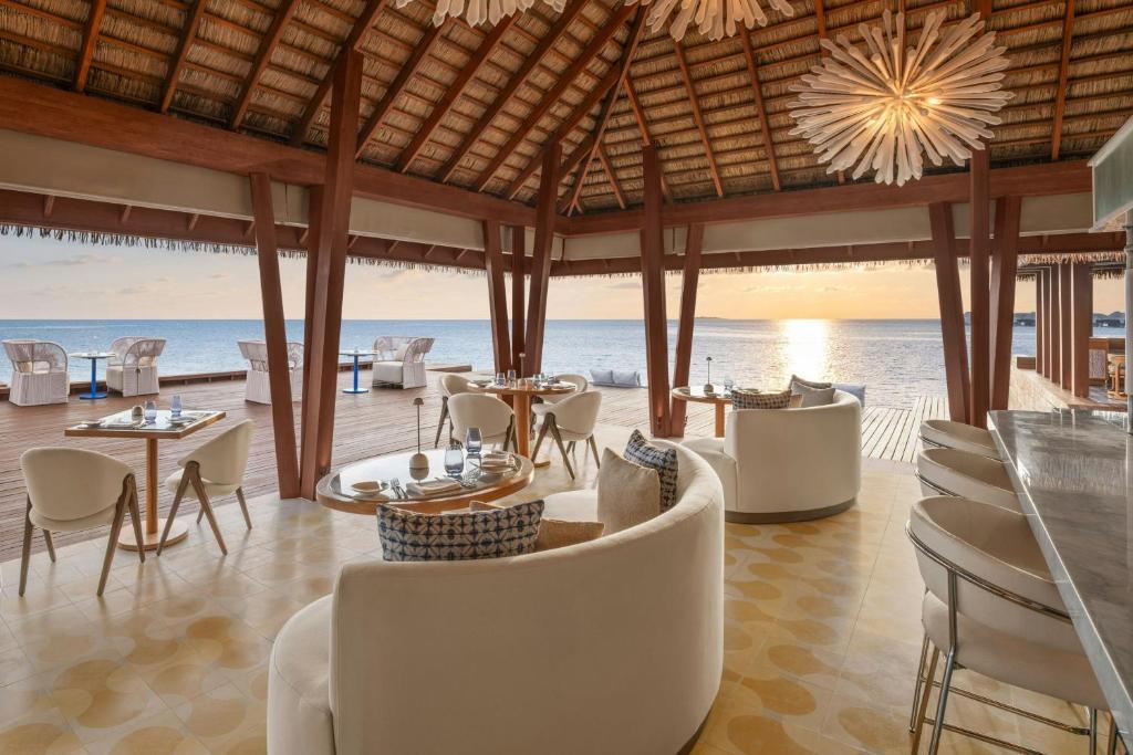 Outdoor & Patio Furniture For Luxury Resorts & Beach Hotels