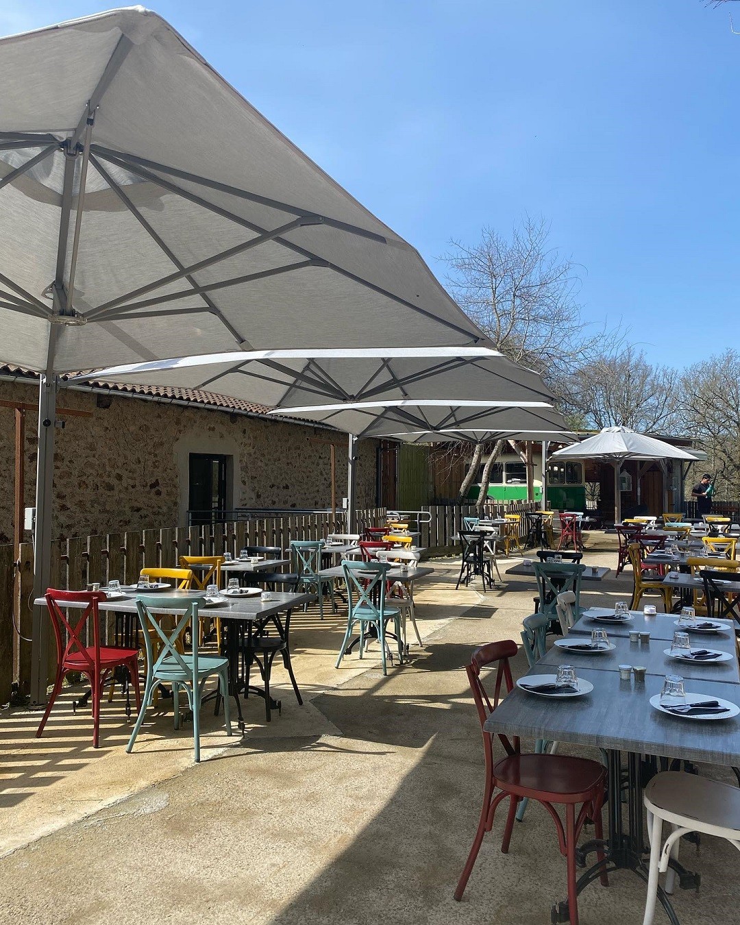Cross Back Chairs & Thonet Dining Chairs Transform Les Tables Du Bistrot