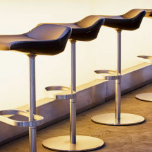 How to Find the Most Comfortable Bar Stools for Your Restaurant?