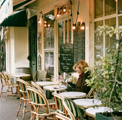 Styling and Comfort Tips for Outdoor Commercial Furniture