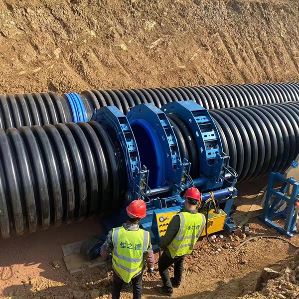 Máquina hidráulica de fusión a tope de 1600 mm para soldar tubería corrugada utilizada en proyectos de aguas residuales en la provincia de Anhui
