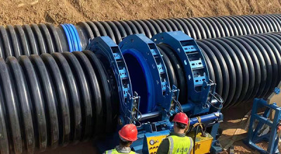 1600mm الهيدروليكية آلة الانصهار بعقب لحام الأنابيب المموجة المستخدمة في مشاريع مياه الصرف الصحي في مقاطعة Anhui