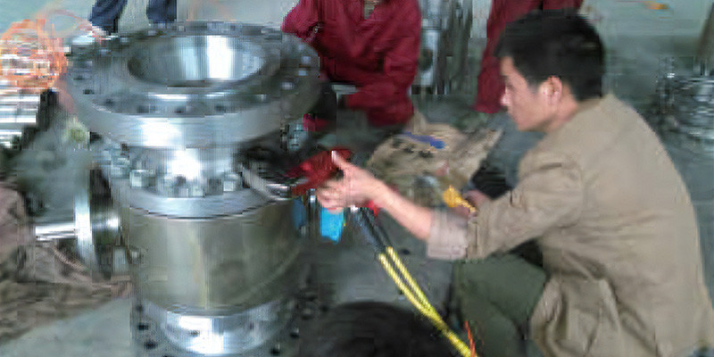 LOW proflie Hydraulic torque wrench