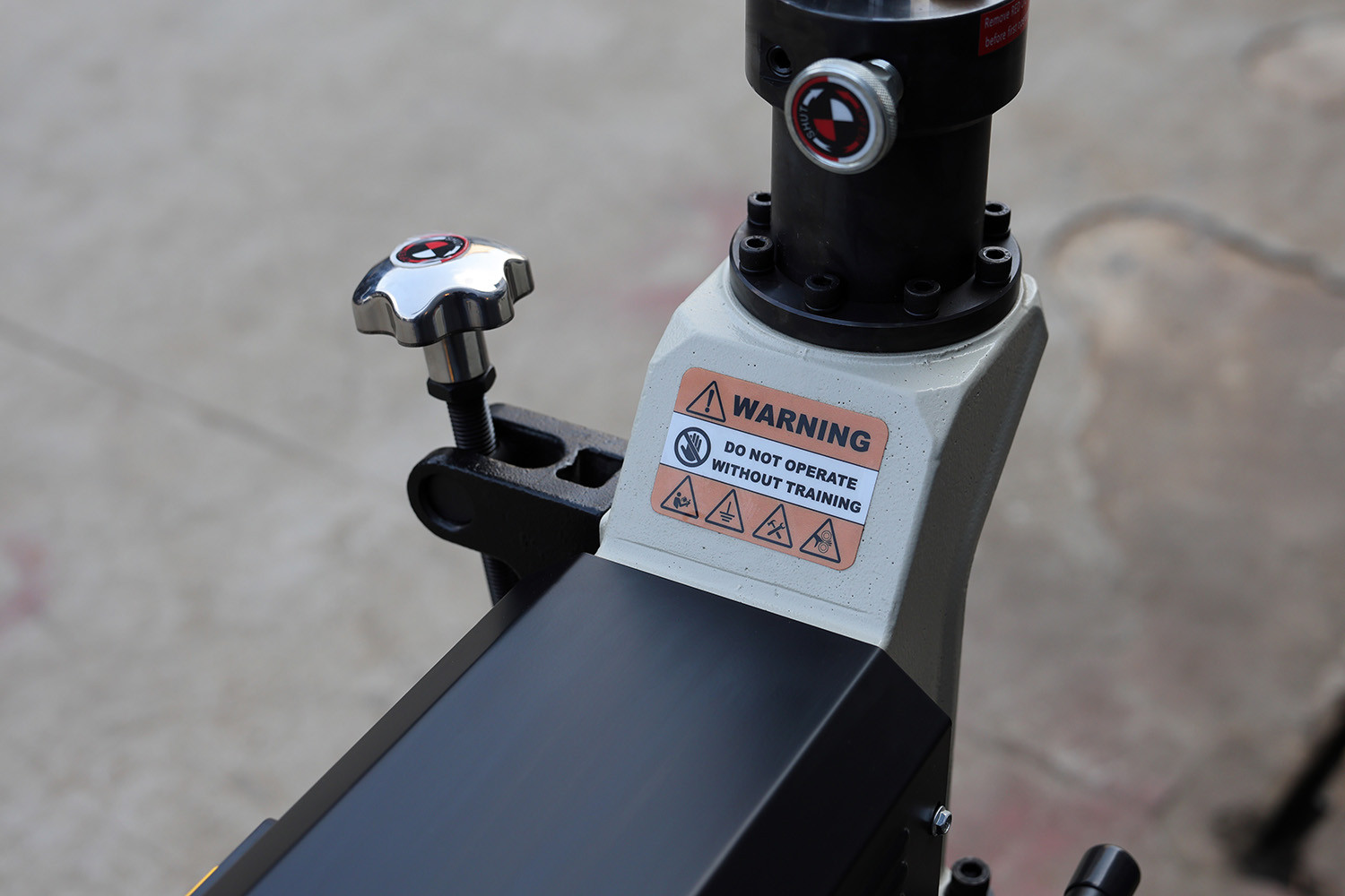 Pipe rolling and grooving machine