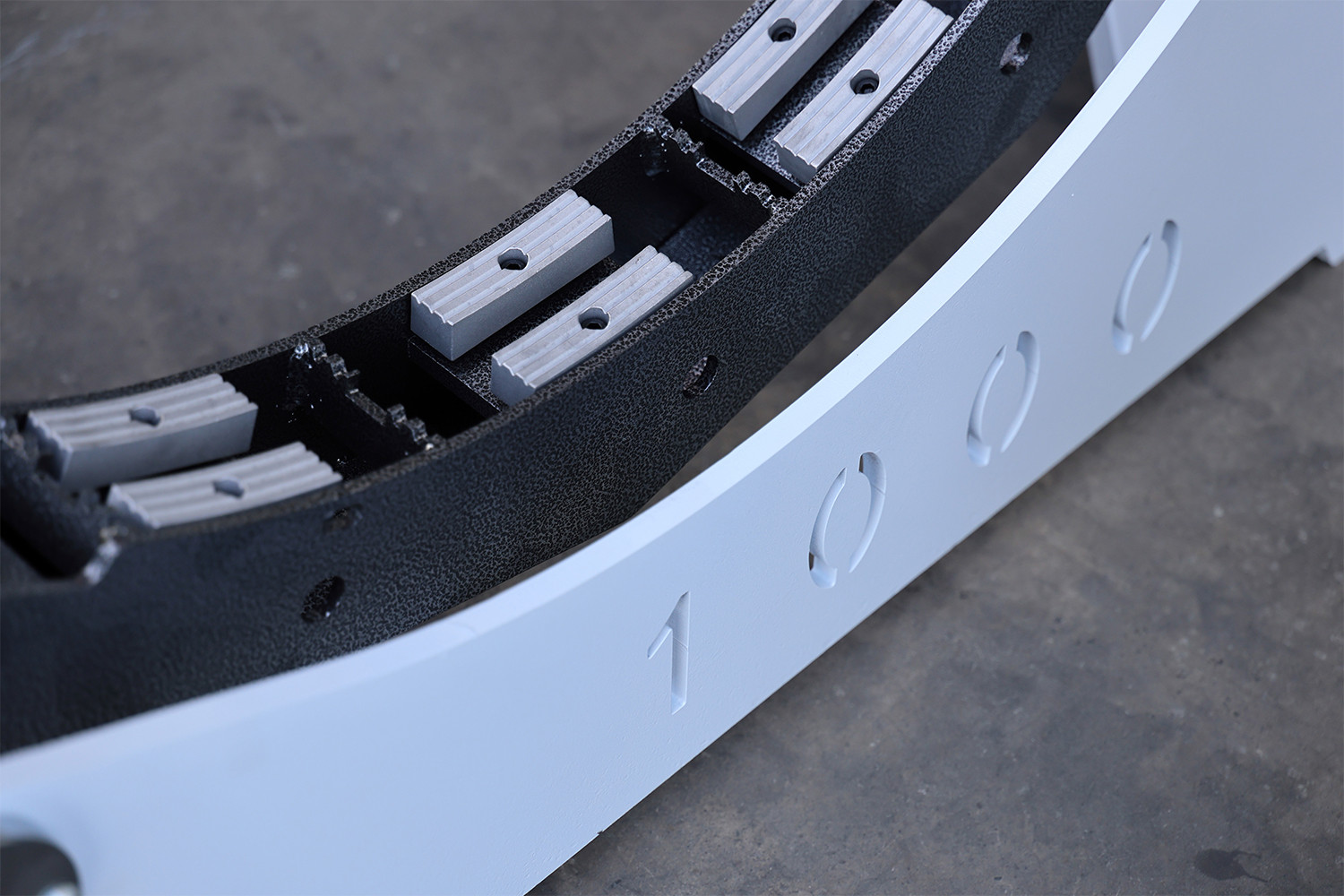 FX Series Anti-Slip Pads: Enhancing Stability in Large-Diameter Pipe Welding