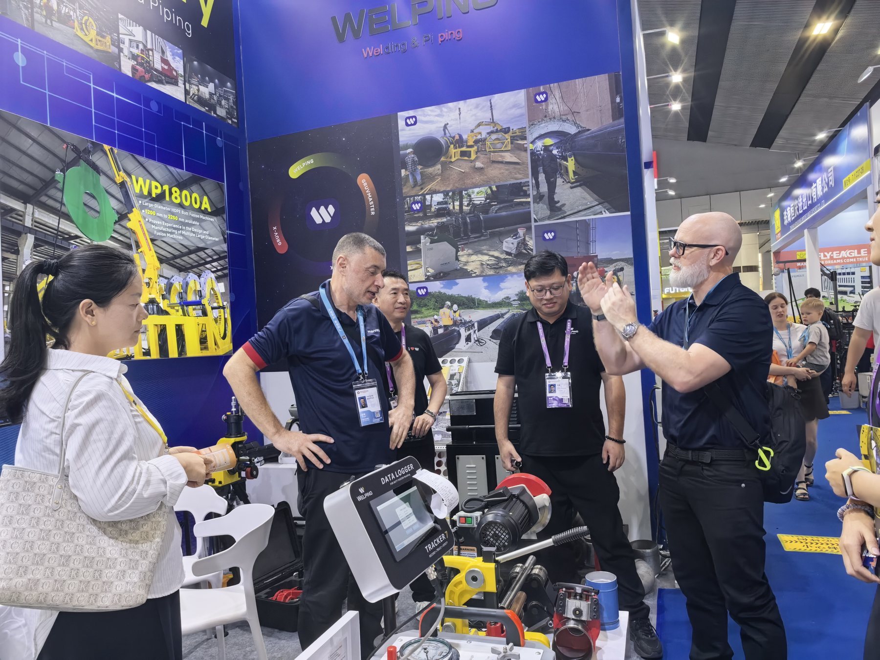 Welping team members welcoming visitors at the 140th Canton Fair