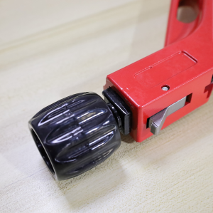 WP-J Series PE/HDPE Rotary Pipe Cutter | 13–200mm Manual Plastic Pipe Cutting Tool