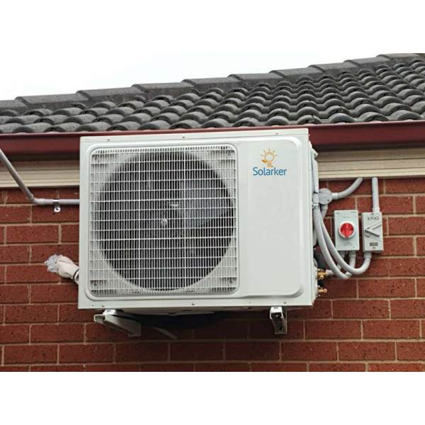 Hybrid ACDC solar air conditioner installation